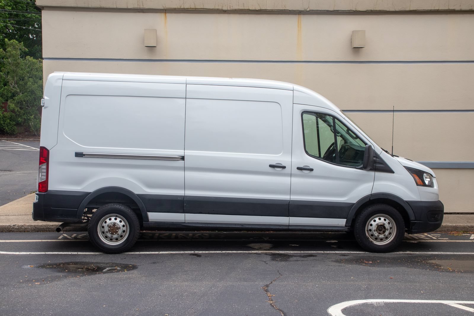 Used 2023 Ford Transit 250 Medium Roof AWD image 7