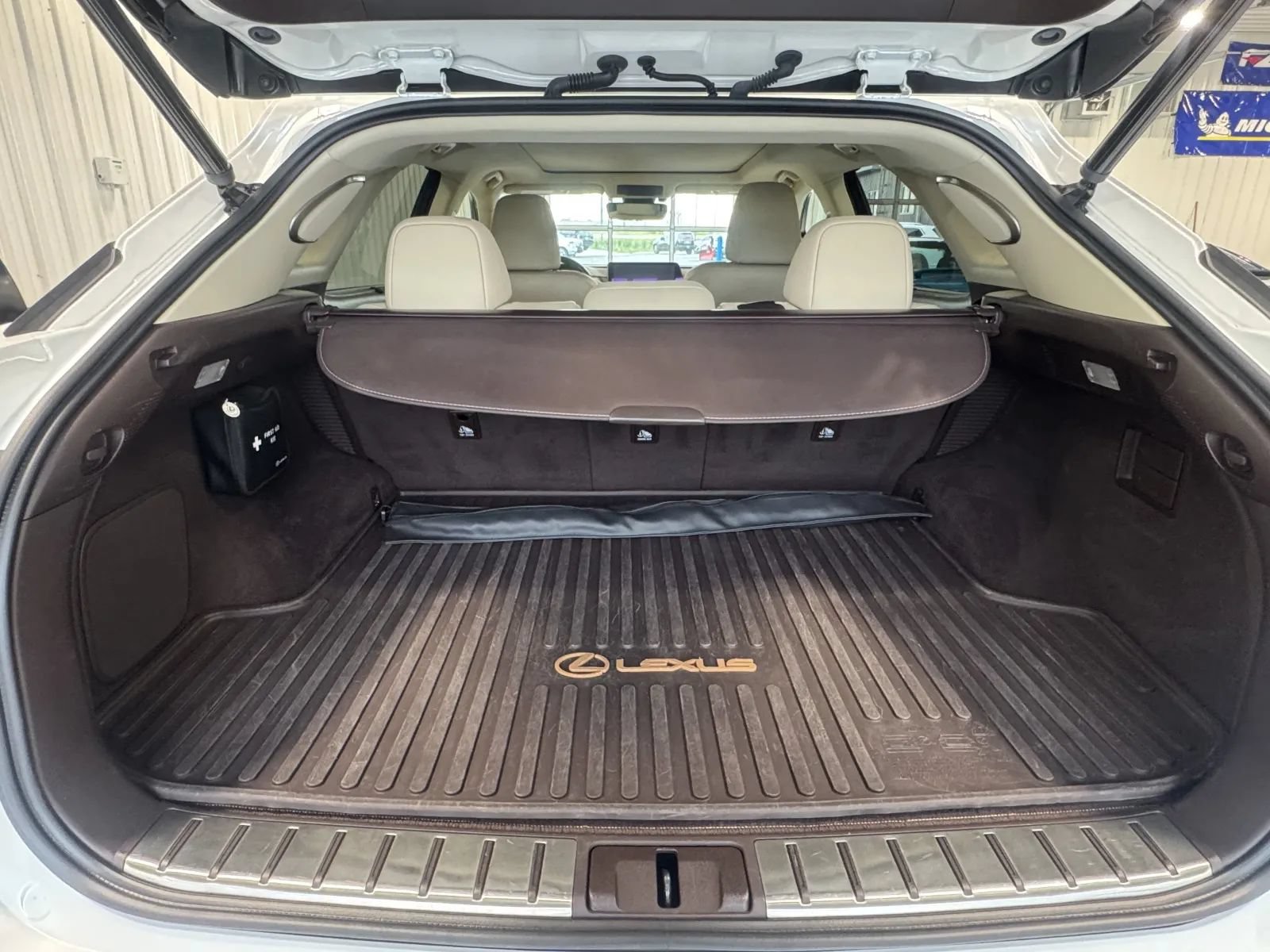 Used 2018 Lexus RX 450h AWD w/ Luxury Package image 16