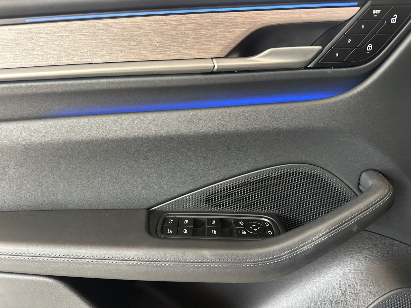 Certified 2024 Porsche Macan 4 Electric AWD/4WD image 12