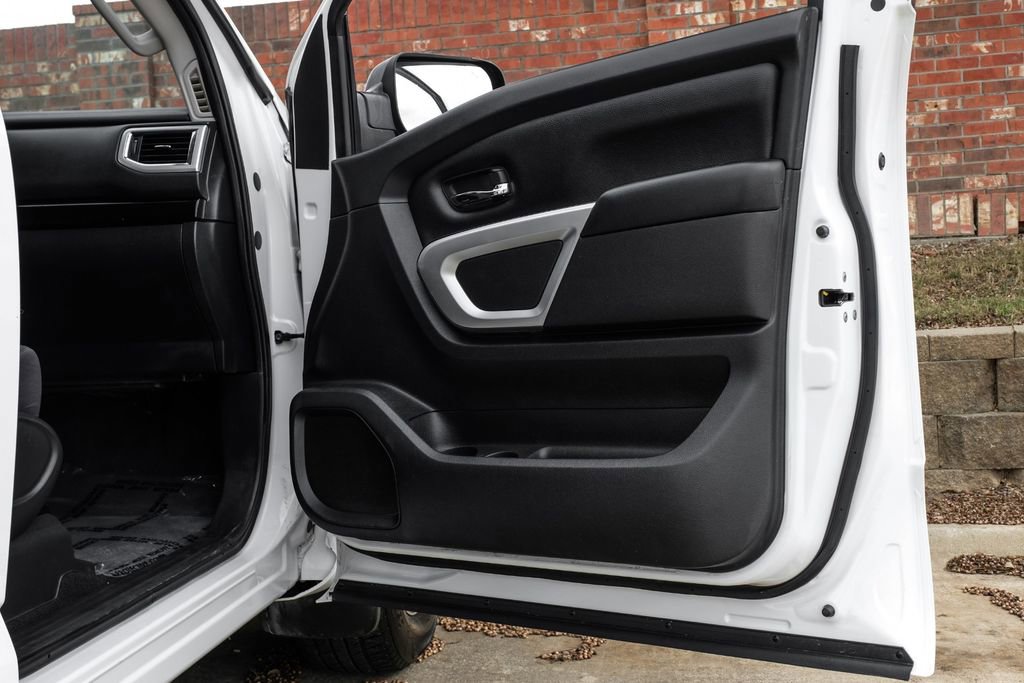 Used 2021 Nissan Titan SV image 42