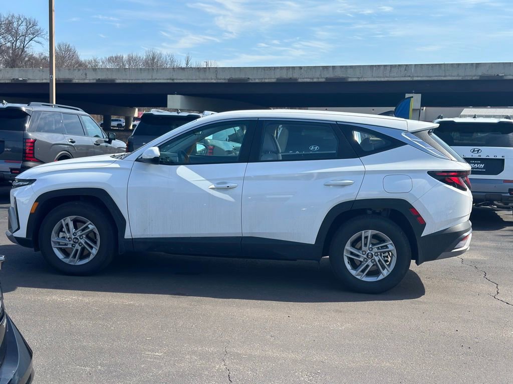 Used 2025 Hyundai Tucson SE image 4
