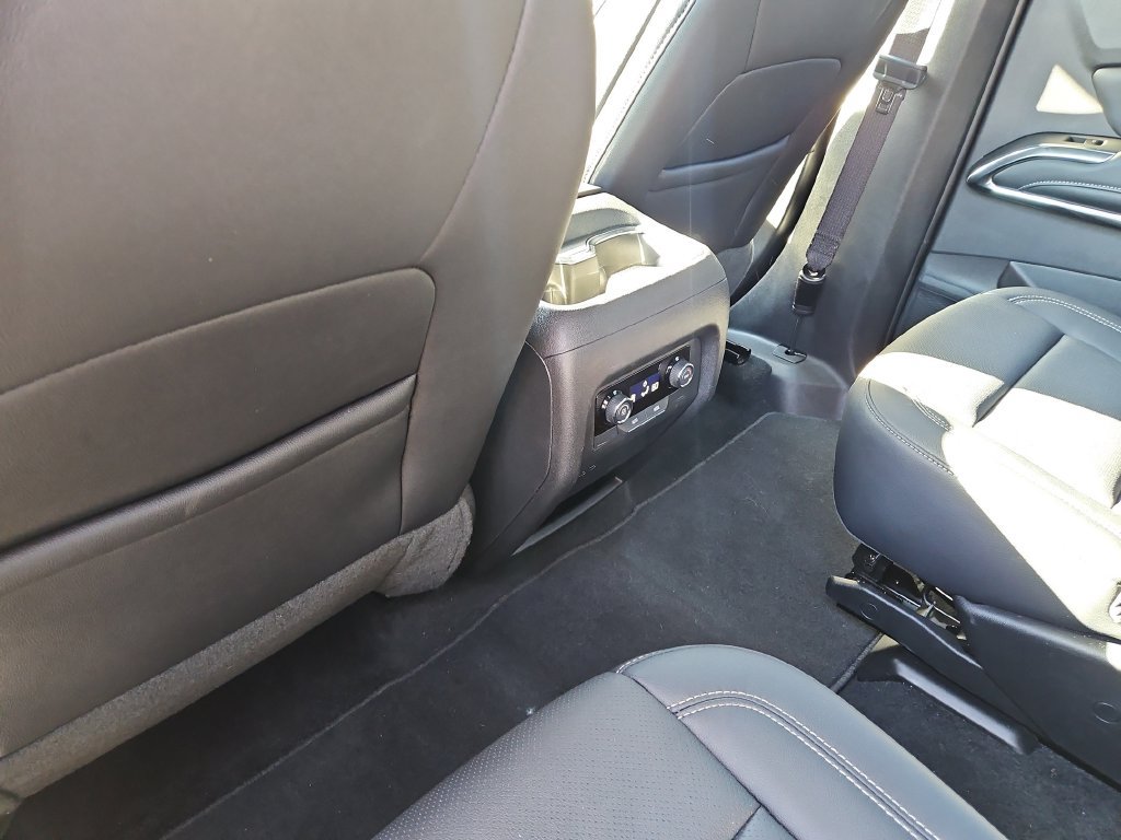 Used 2026 Chevrolet Traverse LT FWD image 13