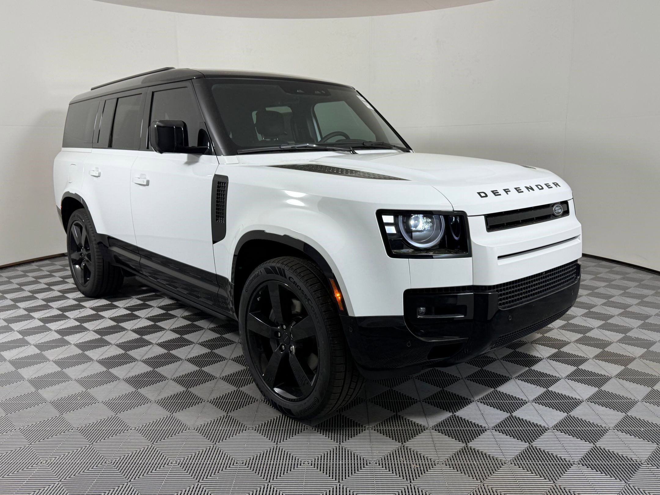 New 2026 Land Rover Defender 130 X-Dynamic SE image 7