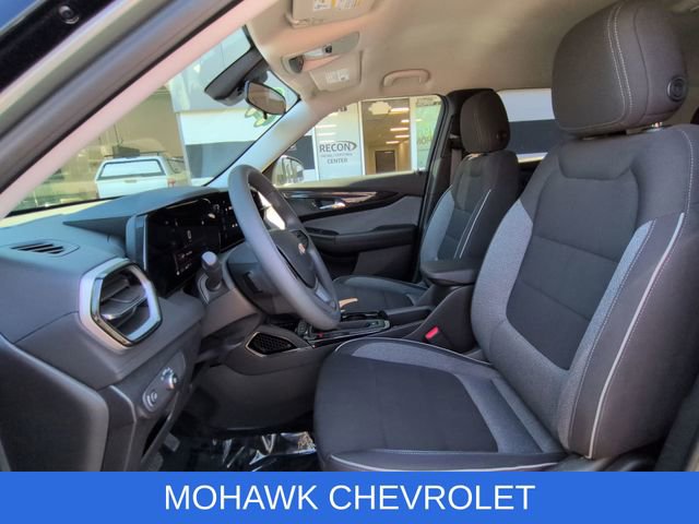 Used 2025 Chevrolet TrailBlazer LT w/ Driver Confidence Package AWD/4WD image 19