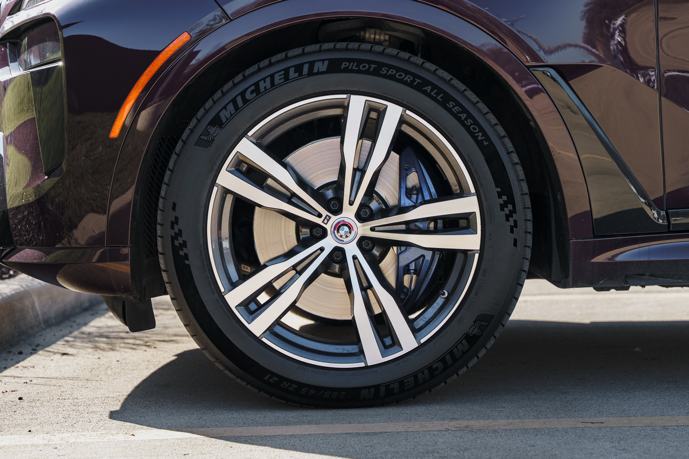Used 2023 BMW X7 M60i w/ Executive Package image 28