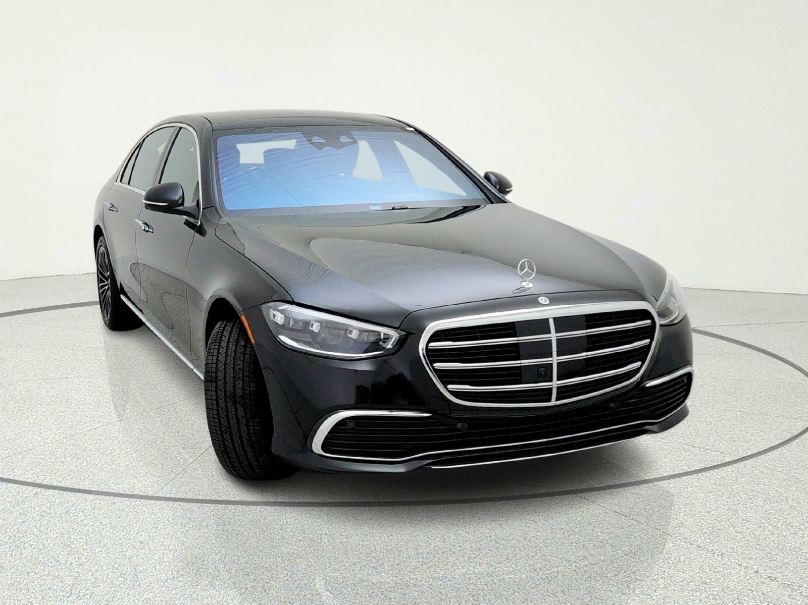 Certified 2026 Mercedes-Benz S 500 4MATIC image 4