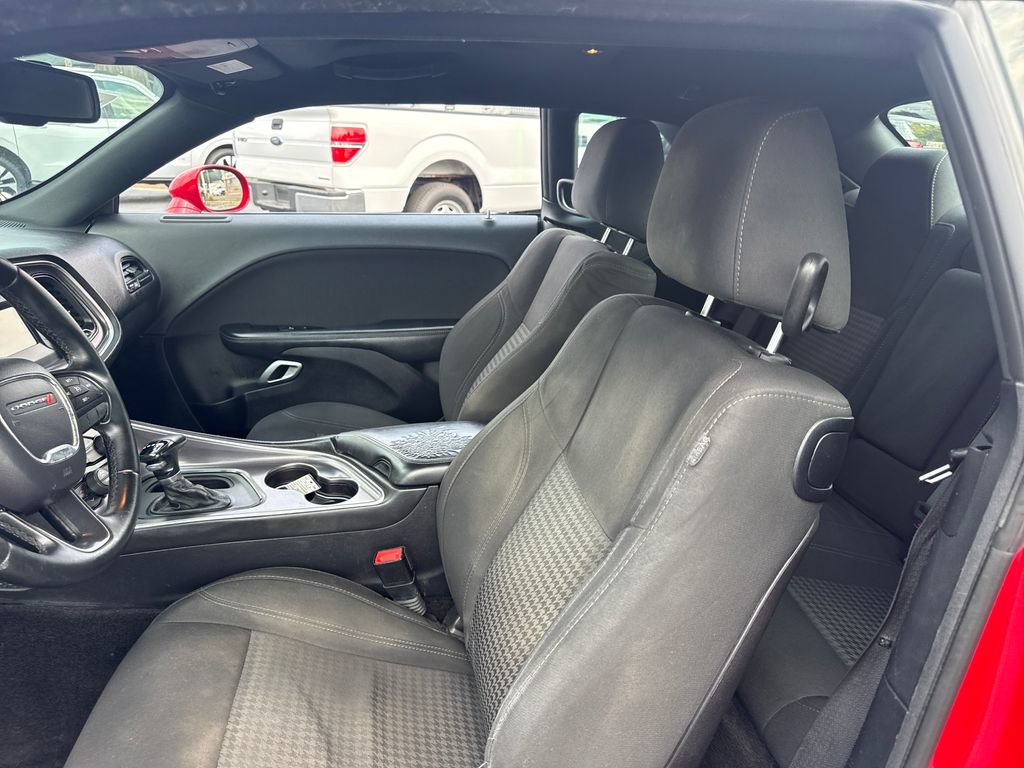 Used 2016 Dodge Challenger SXT RWD image 14