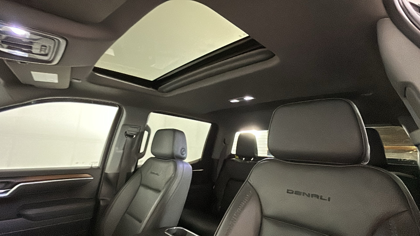 Used 2025 GMC Sierra 1500 Denali AWD/4WD image 16