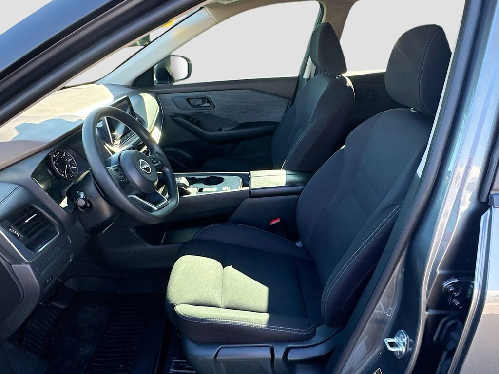 Used 2023 Nissan Rogue S image 29