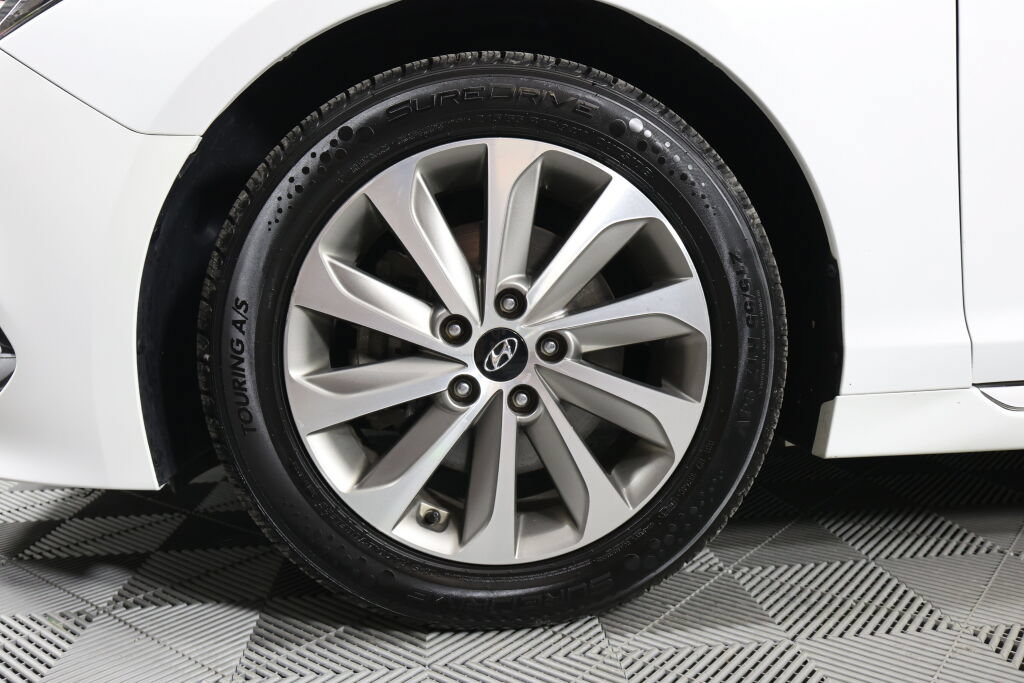 Used 2016 Hyundai Sonata Sport w/ Option Group 1V FWD image 9