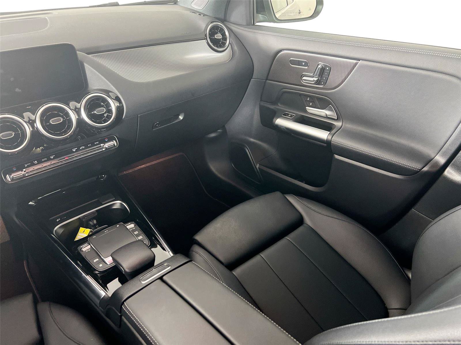 Used 2023 Mercedes-Benz GLA 250 4MATIC image 23