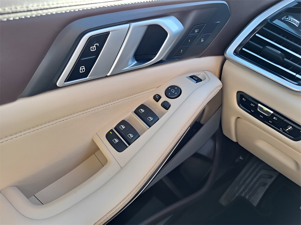 Used 2019 BMW X5 xDrive40i w/ Executive Package image 17