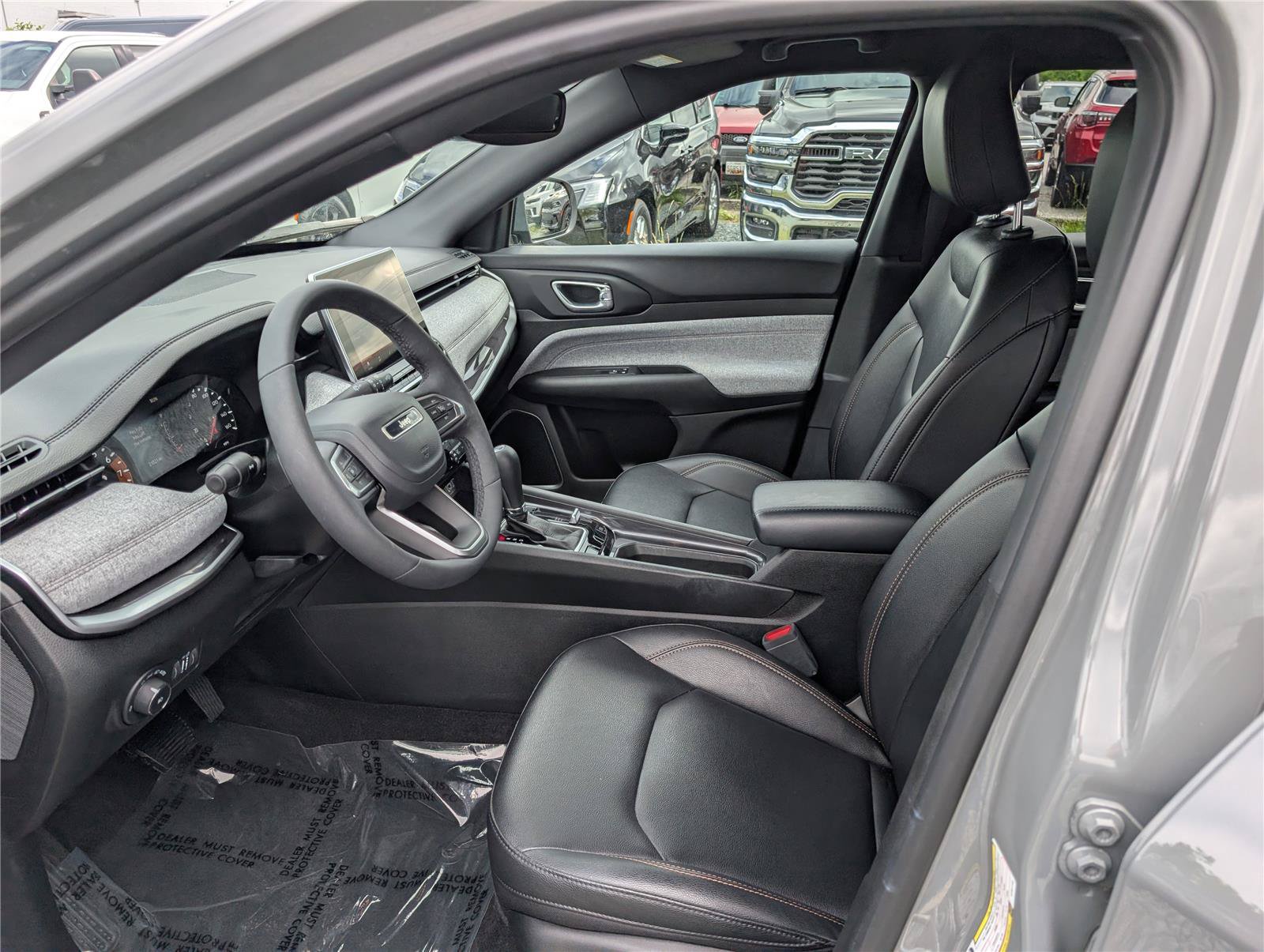 Used 2024 Jeep Compass Latitude AWD/4WD image 15