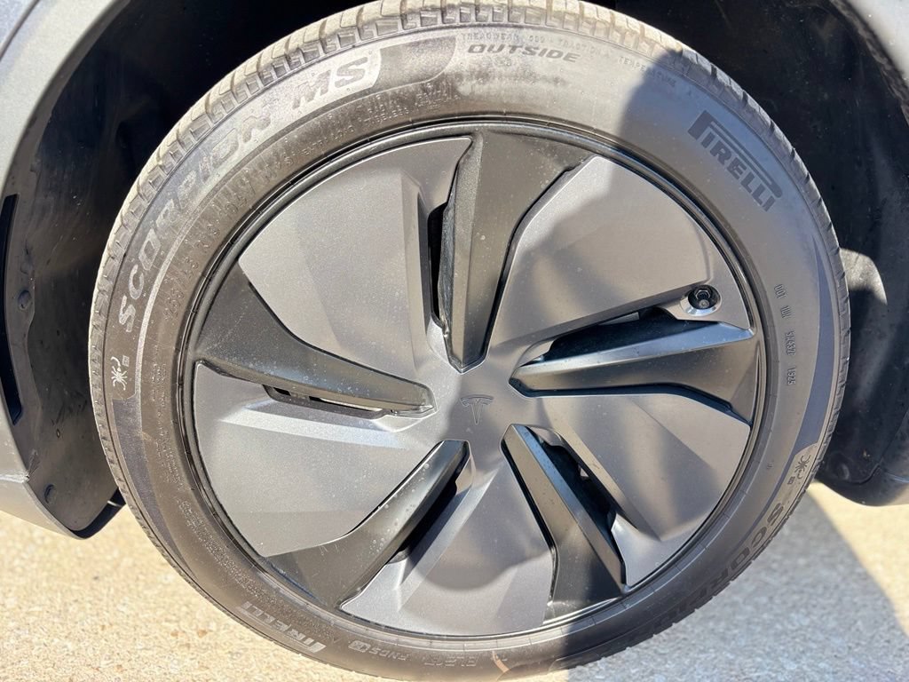Used 2026 Tesla Model Y 2WD image 9