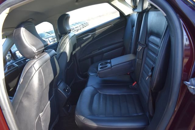 Used 2017 Ford Fusion SE w/ Fusion SE Technology Package image 17