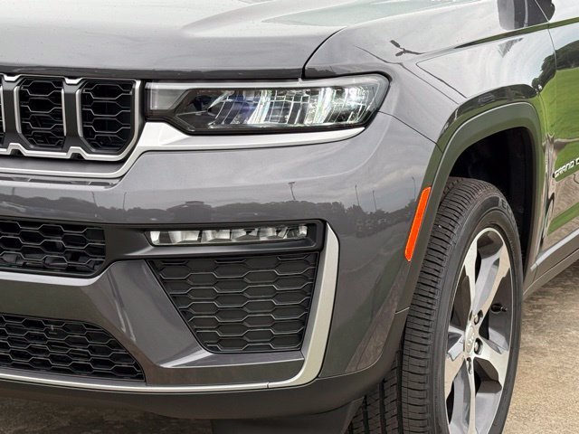 New 2026 Jeep Grand Cherokee Limited w/ Trailer Tow Package AWD/4WD image 12