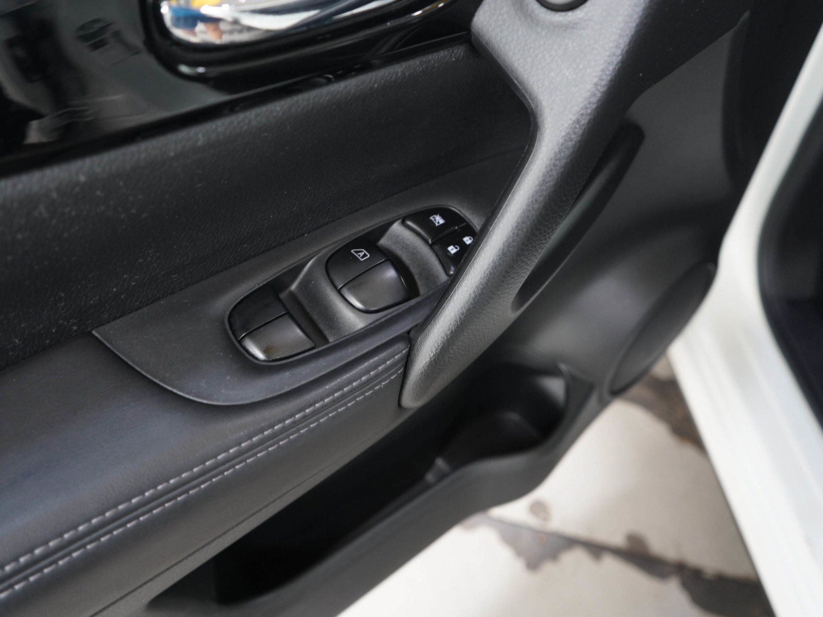 Used 2017 Nissan Rogue Sport SV w/ SV All-Weather Package AWD/4WD image 19