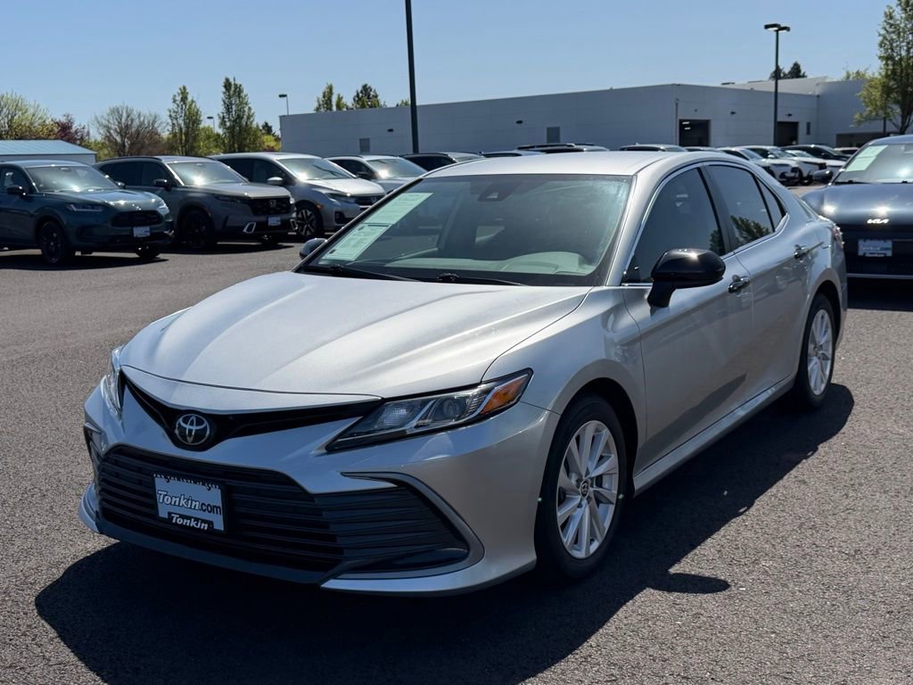 Used 2022 Toyota Camry LE FWD image 4