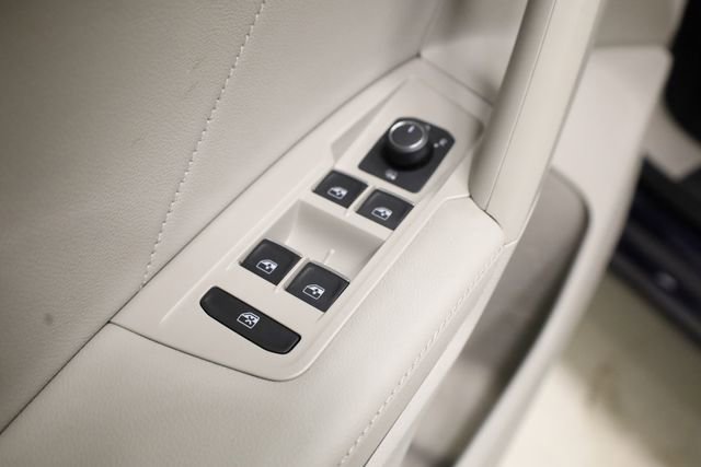 Used 2023 Volkswagen Tiguan SE image 17