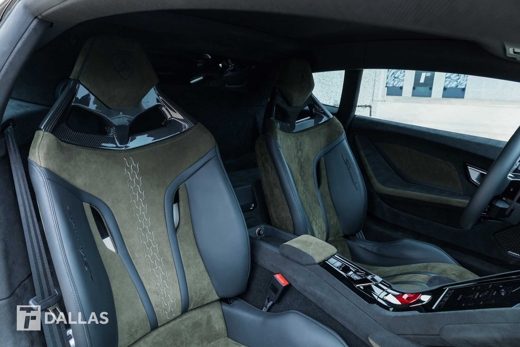 Used 2024 Lamborghini Huracan Sterrato AWD/4WD image 37