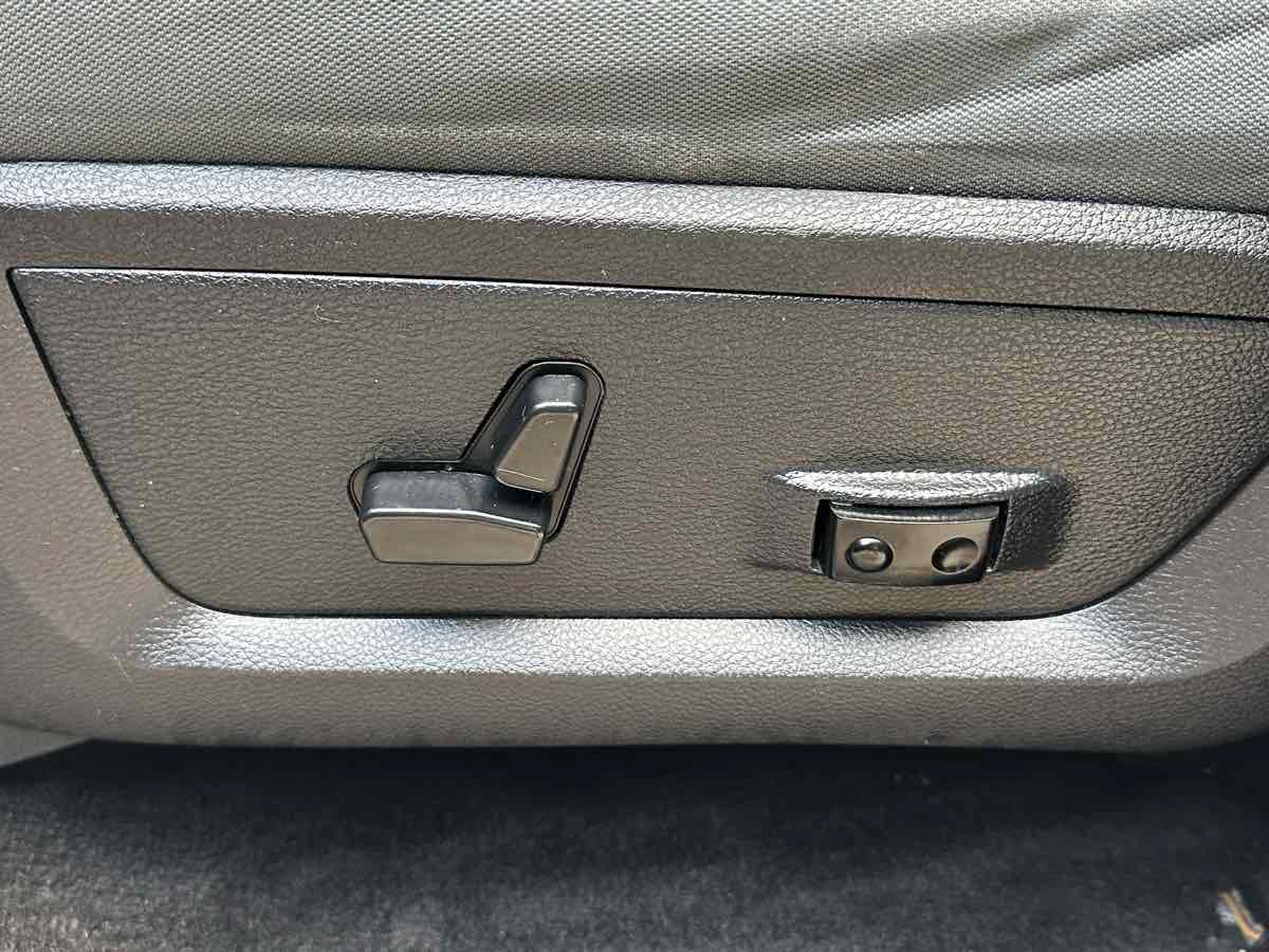 Used 2016 RAM 1500 Big Horn RWD image 11