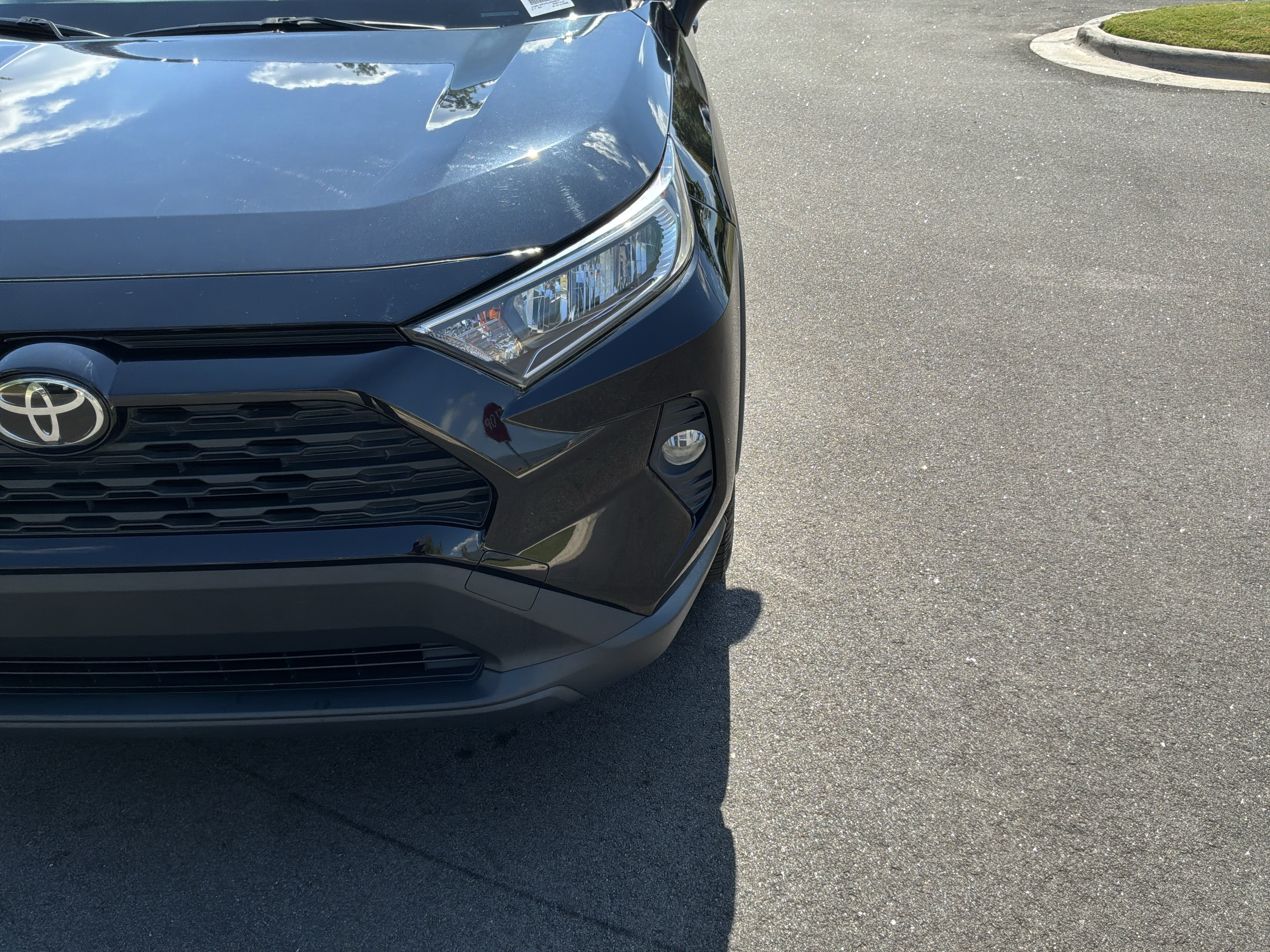 Used 2020 Toyota RAV4 XLE Premium FWD image 6