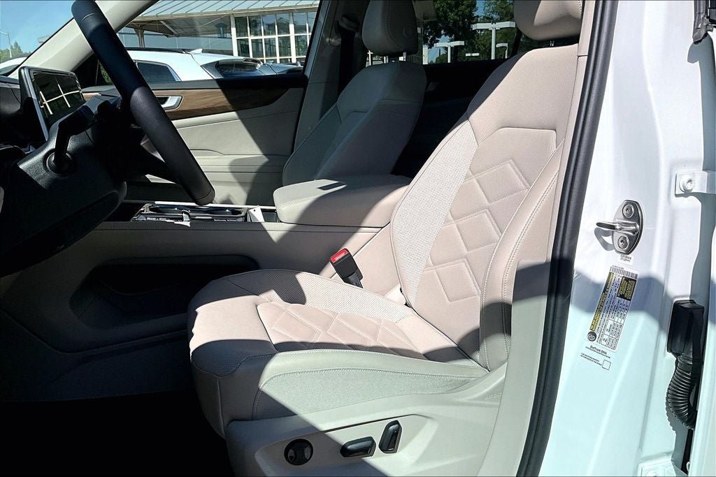 Certified 2026 Volkswagen Atlas SE w/ Panoramic Sunroof Package FWD image 18