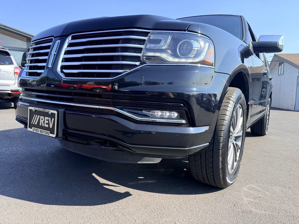 Used 2017 Lincoln Navigator Reserve AWD/4WD image 10