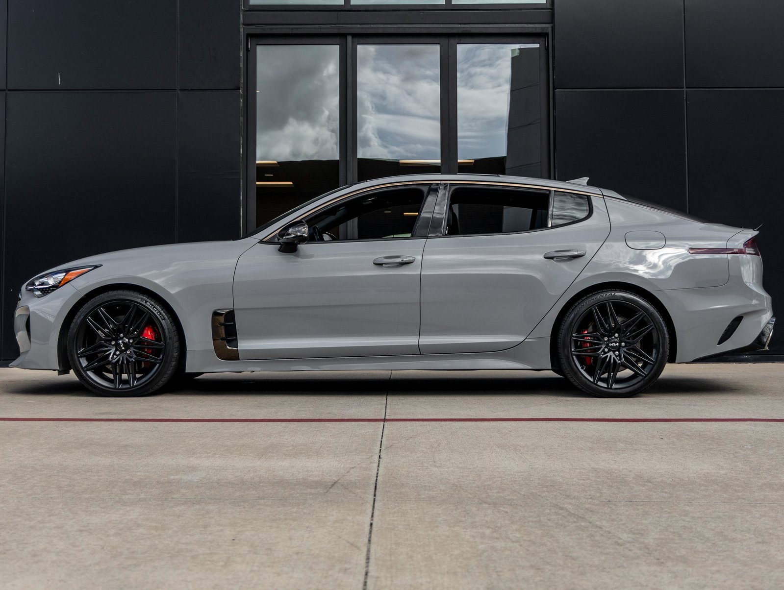 Used 2022 Kia Stinger GT2 image 9