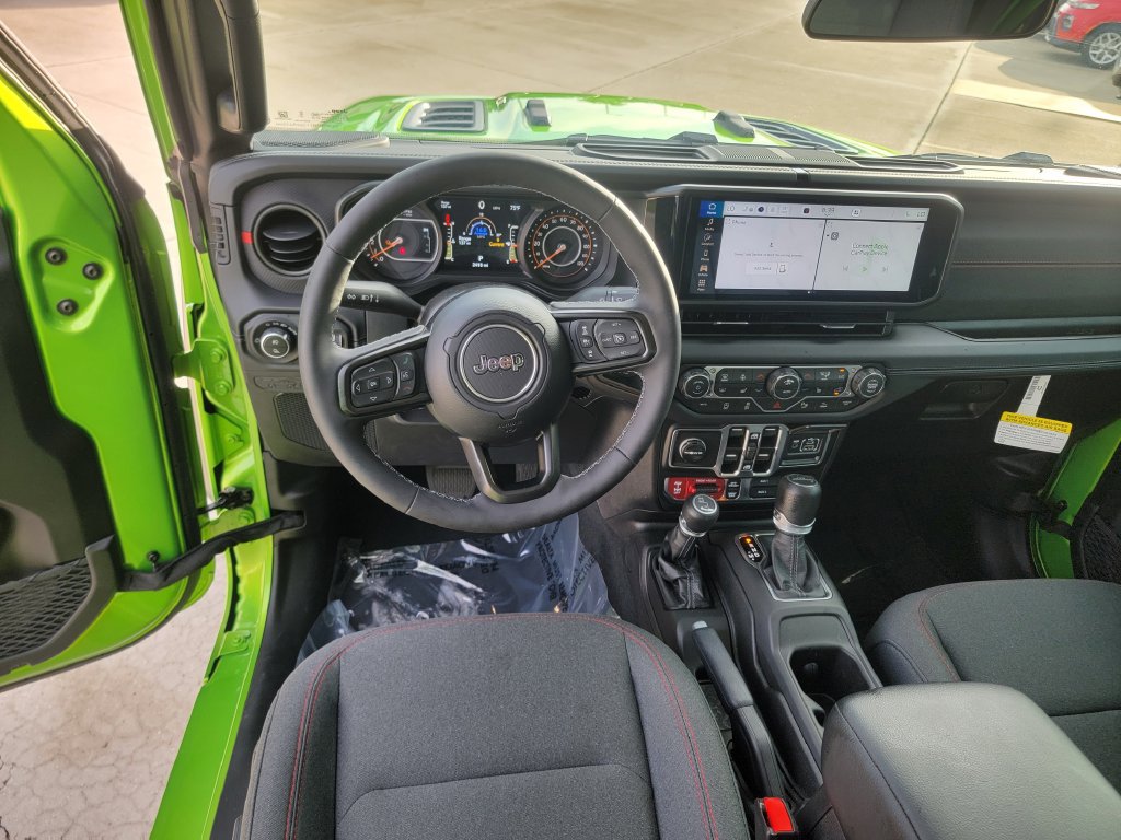 Used 2026 Jeep Gladiator Rubicon w/ Safety Group AWD/4WD image 16
