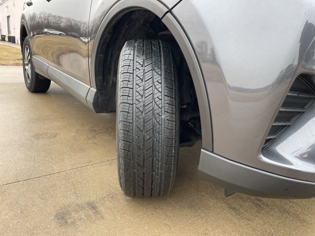 Used 2018 Toyota RAV4 LE w/ All Weather Liner Package AWD/4WD image 16