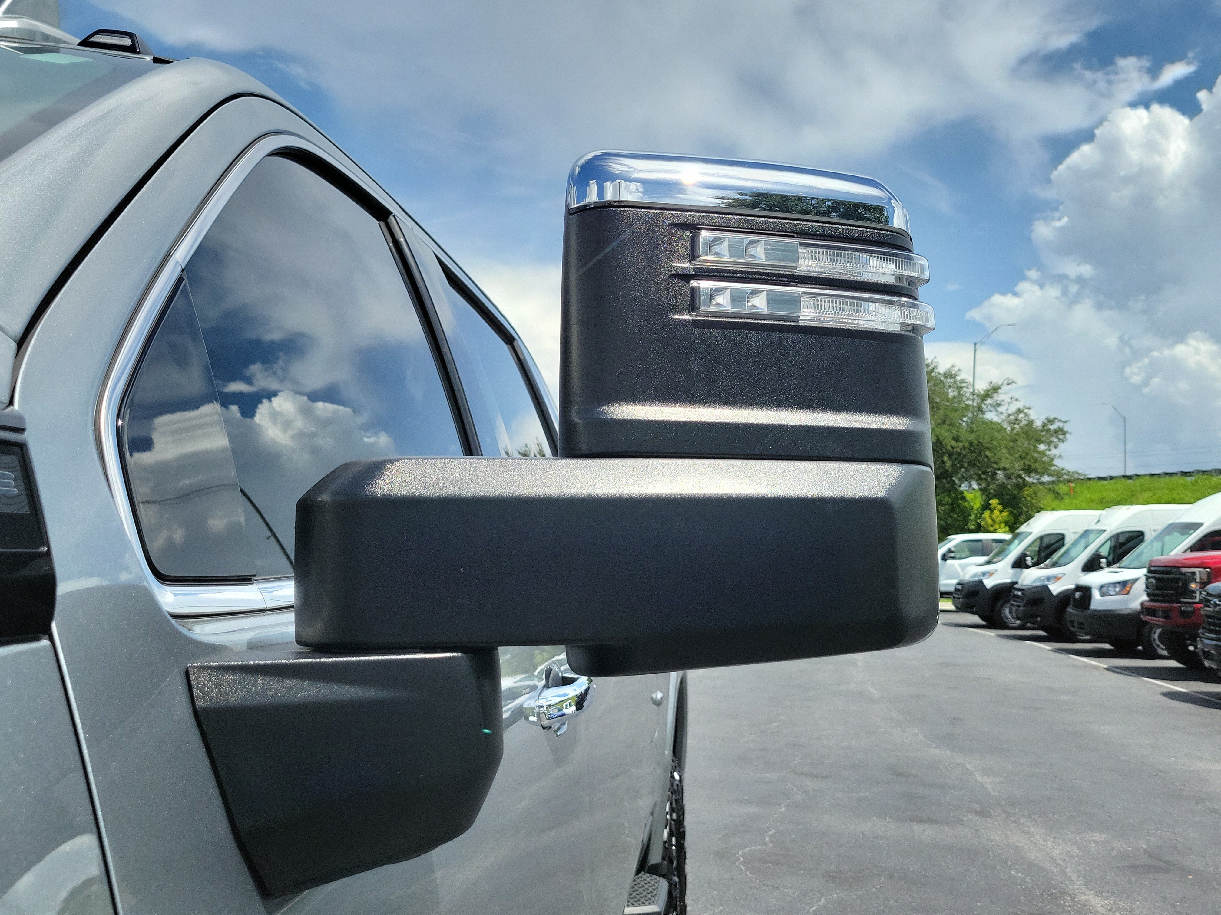Used 2024 GMC Sierra 2500 Denali Ultimate AWD/4WD image 4