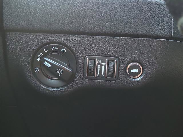 Used 2019 Dodge Charger SXT AWD/4WD image 29