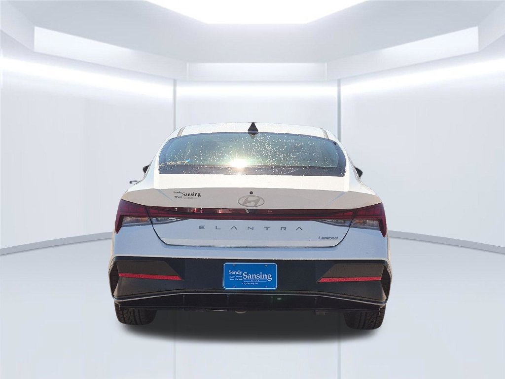 Used 2025 Hyundai Elantra Limited FWD image 5