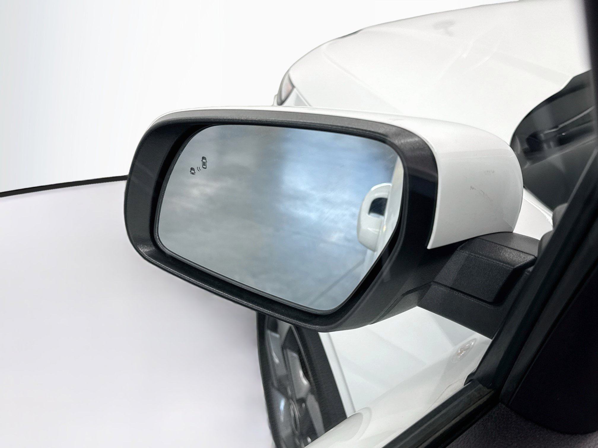 Used 2025 Hyundai Venue SEL FWD image 16