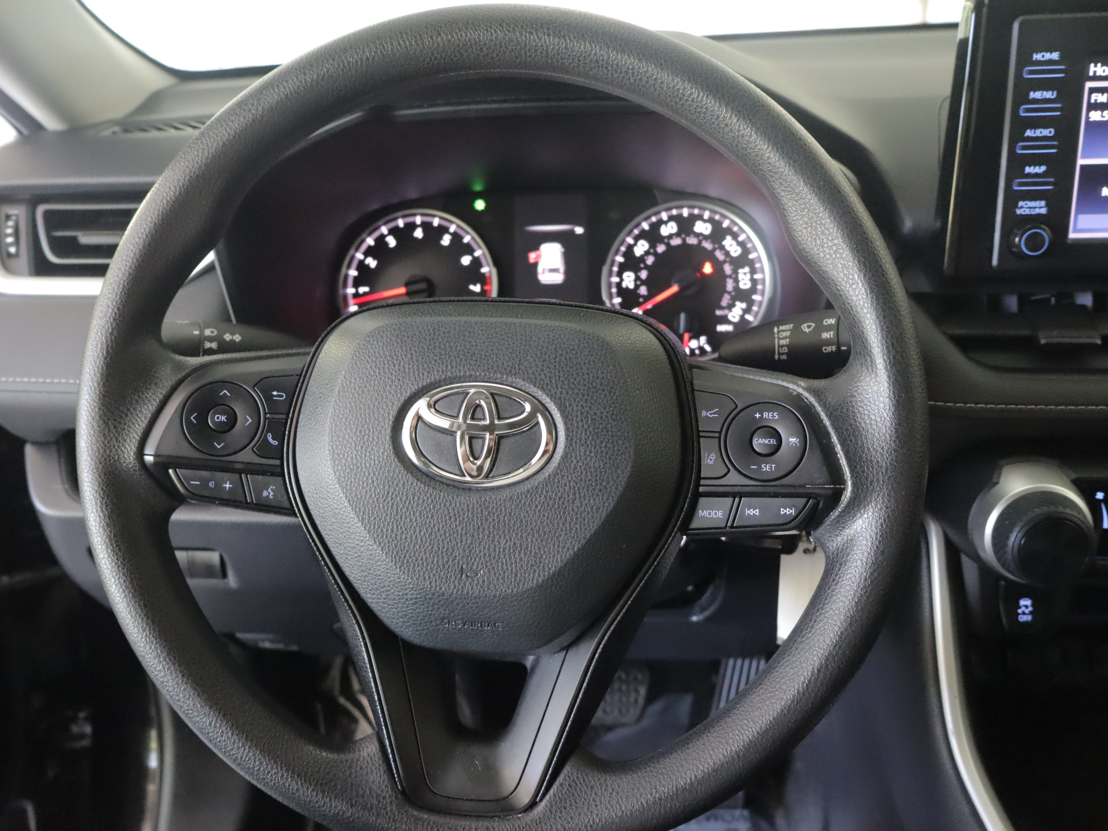 Used 2019 Toyota RAV4 LE AWD/4WD image 12