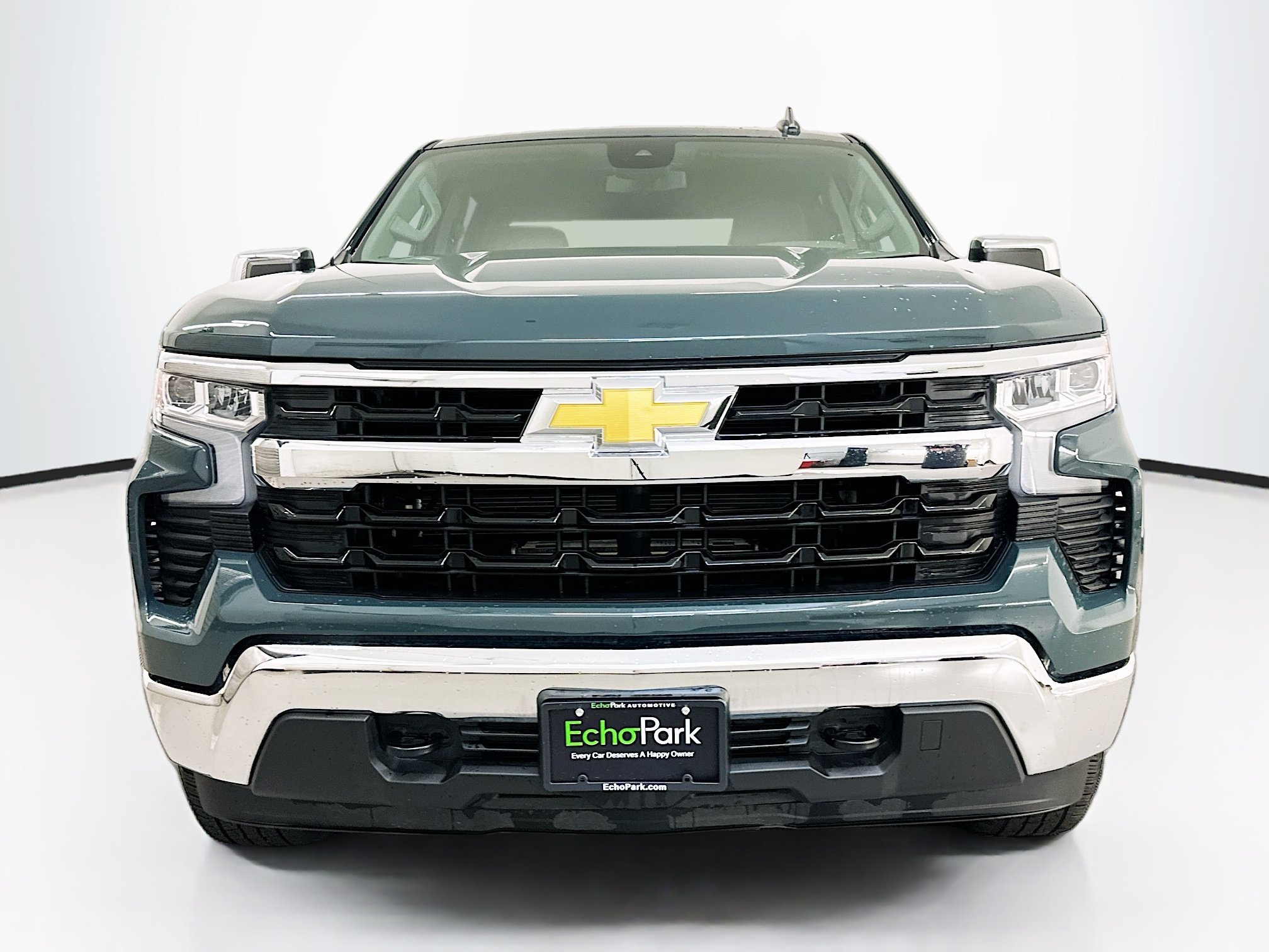 Used 2025 Chevrolet Silverado 1500 LT AWD/4WD image 2