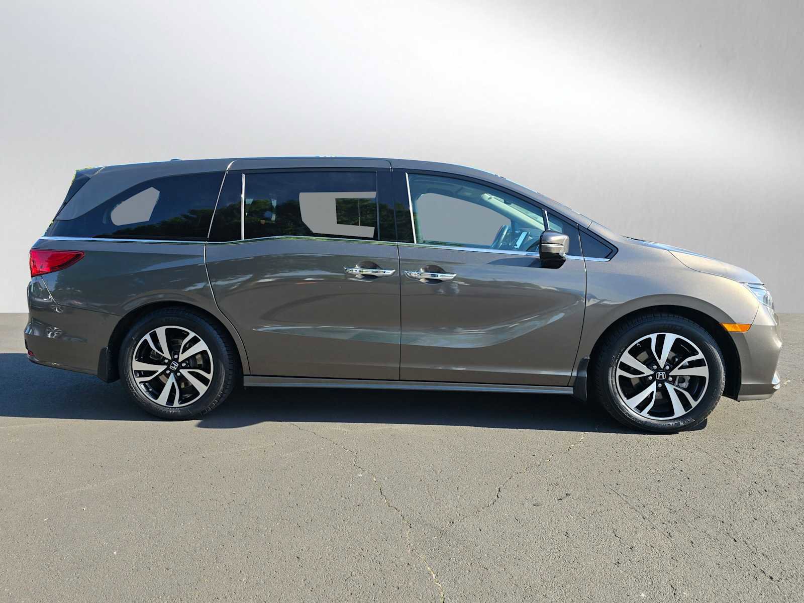 Used 2019 Honda Odyssey Elite image 2