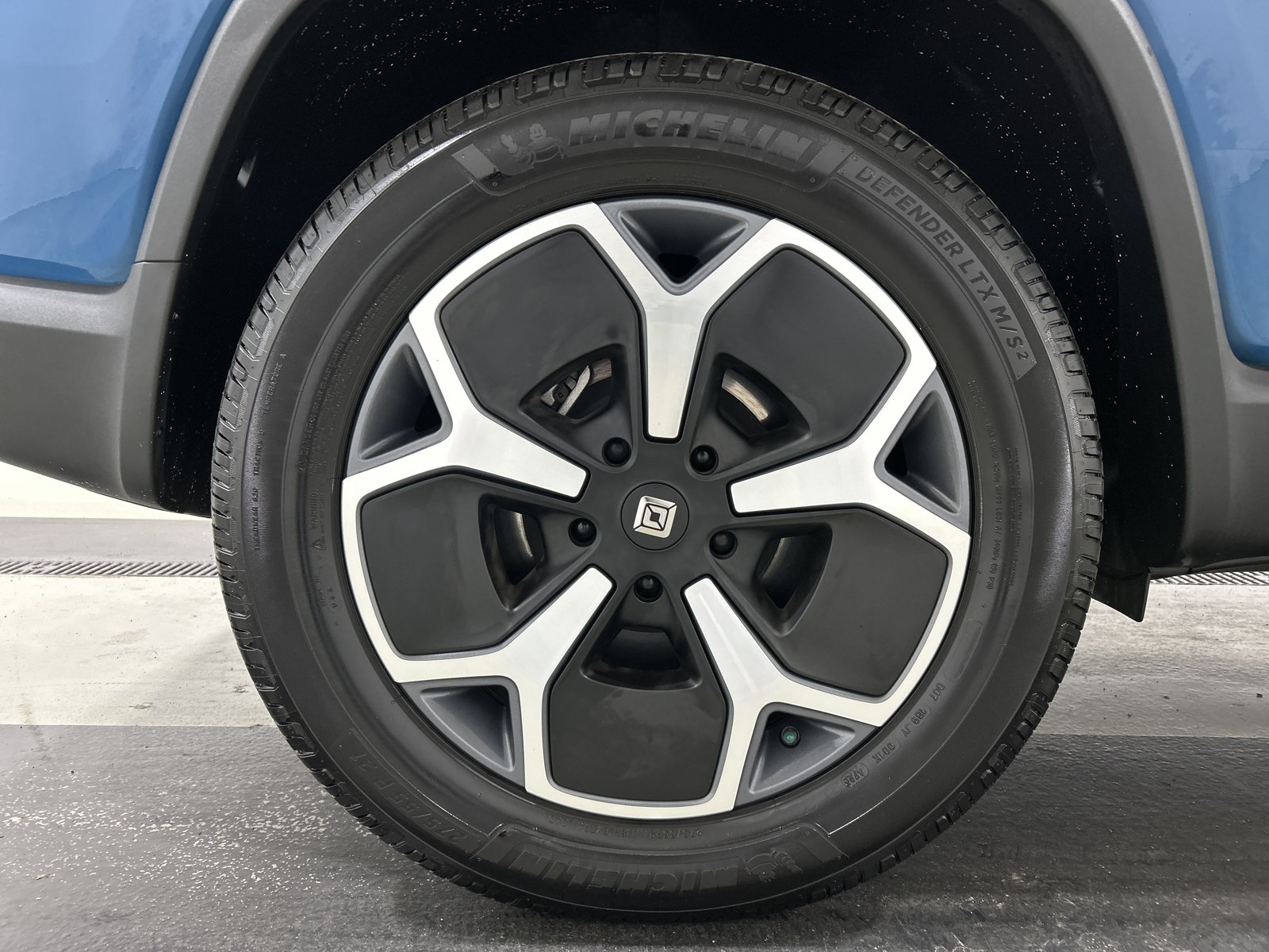 Used 2024 Rivian R1S Adventure AWD/4WD image 12