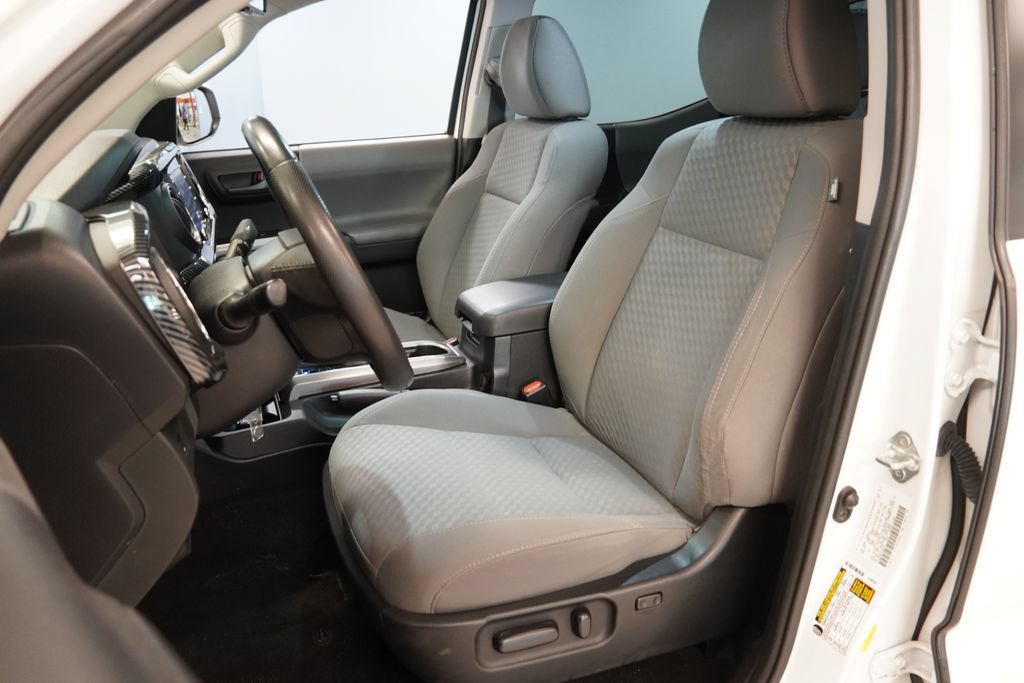 Used 2021 Toyota Tacoma SR5 AWD/4WD image 3