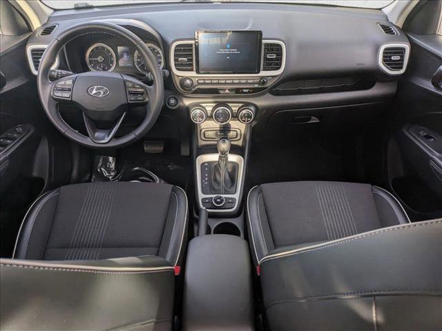 Used 2022 Hyundai Venue Limited image 17