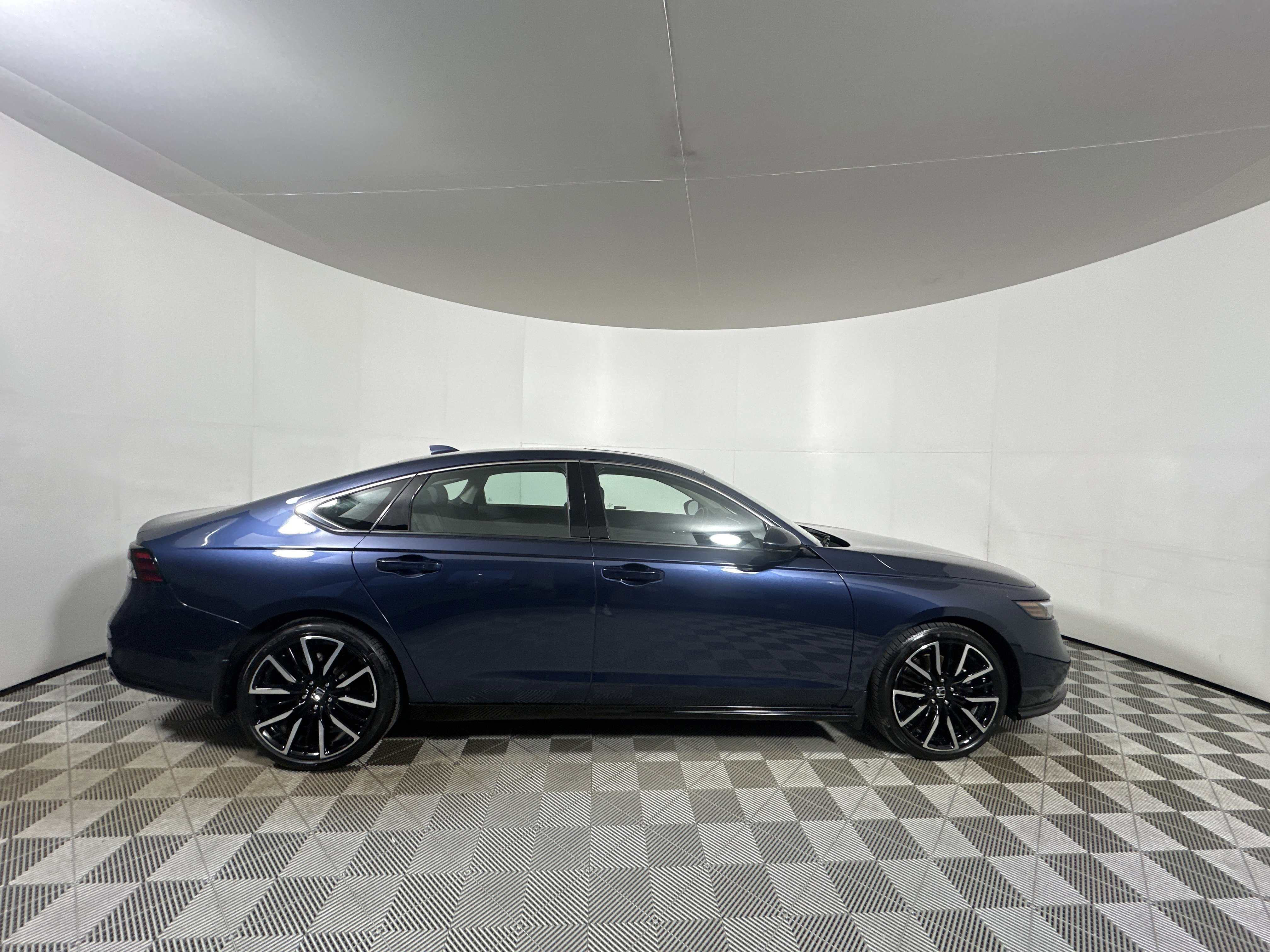 Used 2023 Honda Accord Touring image 7