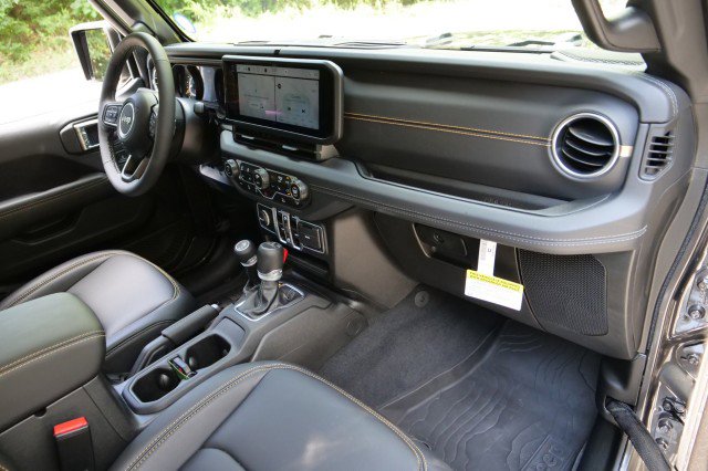 Used 2025 Jeep Gladiator Sport image 51