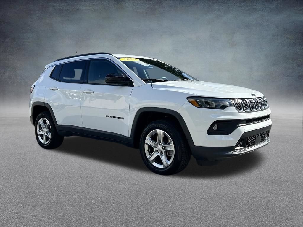 Used 2023 Jeep Compass Latitude AWD/4WD image 3