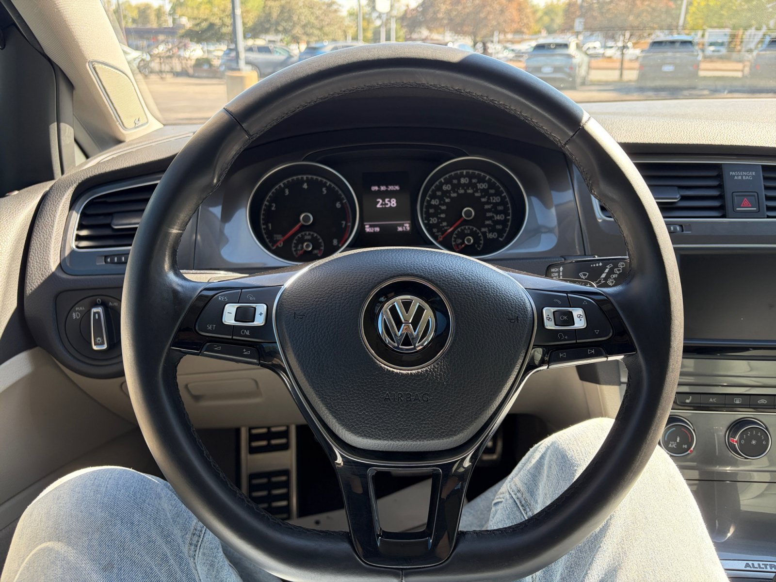 Used 2017 Volkswagen Golf Alltrack SE AWD/4WD image 9