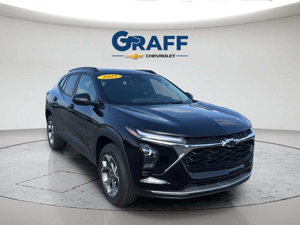 Used 2025 Chevrolet Trax LT w/ Driver Confidence Package FWD image 11