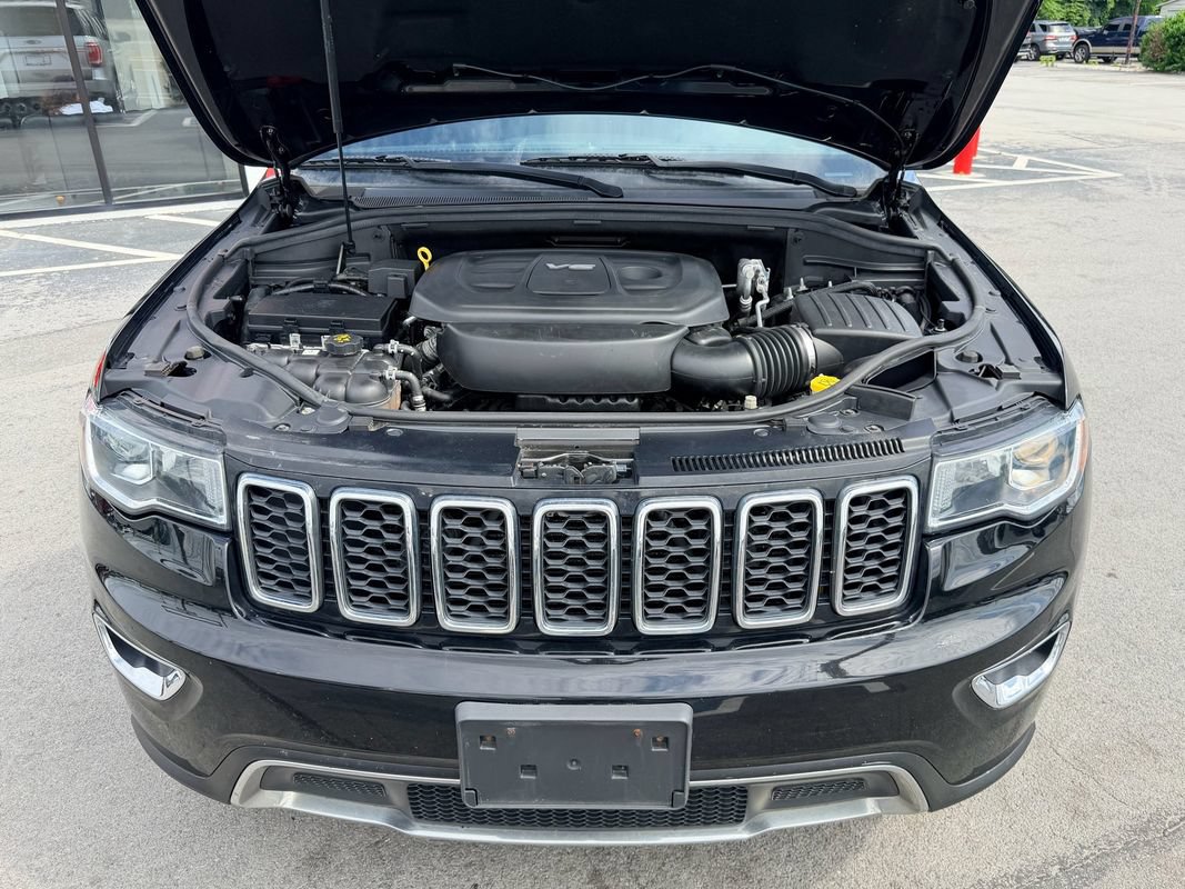 Used 2018 Jeep Grand Cherokee Limited AWD/4WD image 11