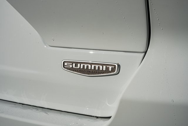 New 2025 Jeep Grand Cherokee Summit image 9