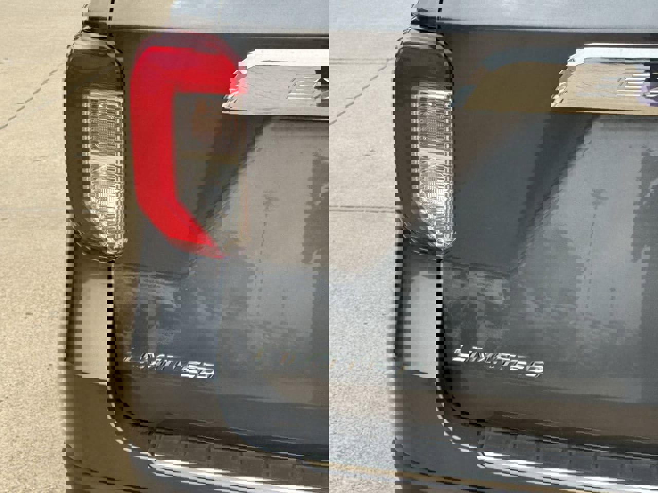 Used 2020 Ford Explorer Limited image 7