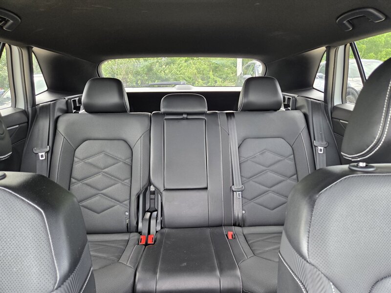 Used 2024 Volkswagen Atlas Cross Sport SE AWD/4WD image 23